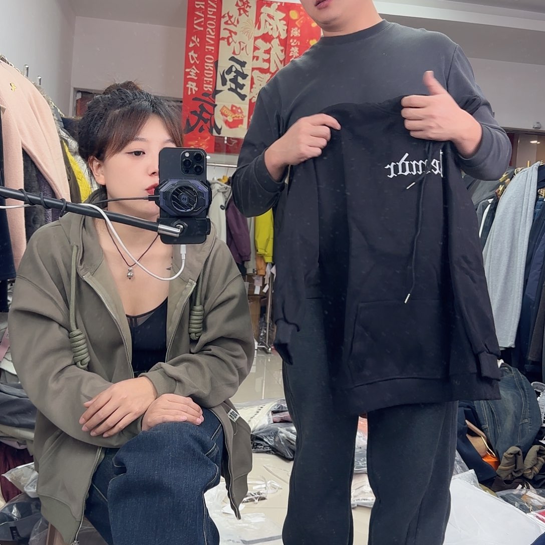 cC家黑色刺绣卫衣