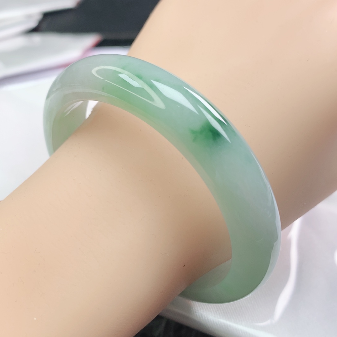 翡翠未镶嵌手镯正