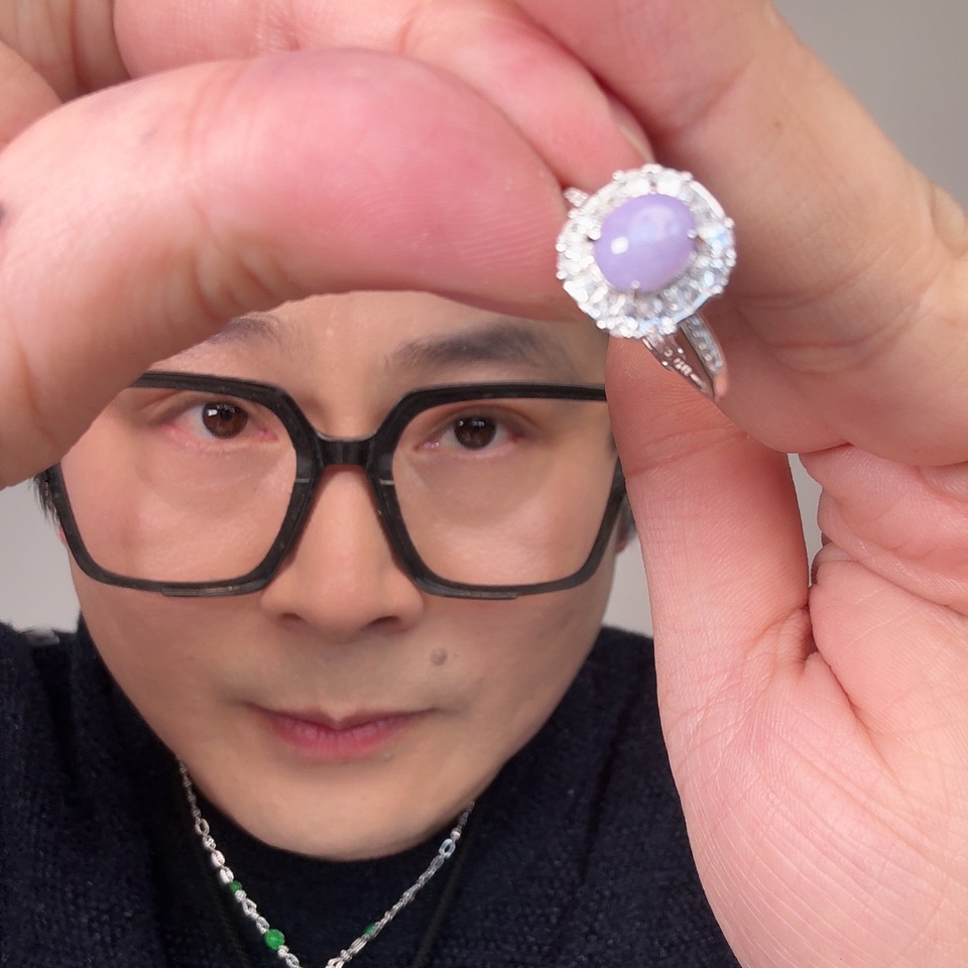 翡翠未镶嵌颈饰一件