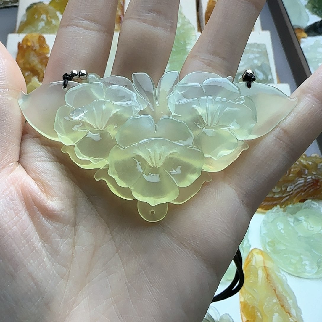 蛇纹石玉颈饰未镶嵌