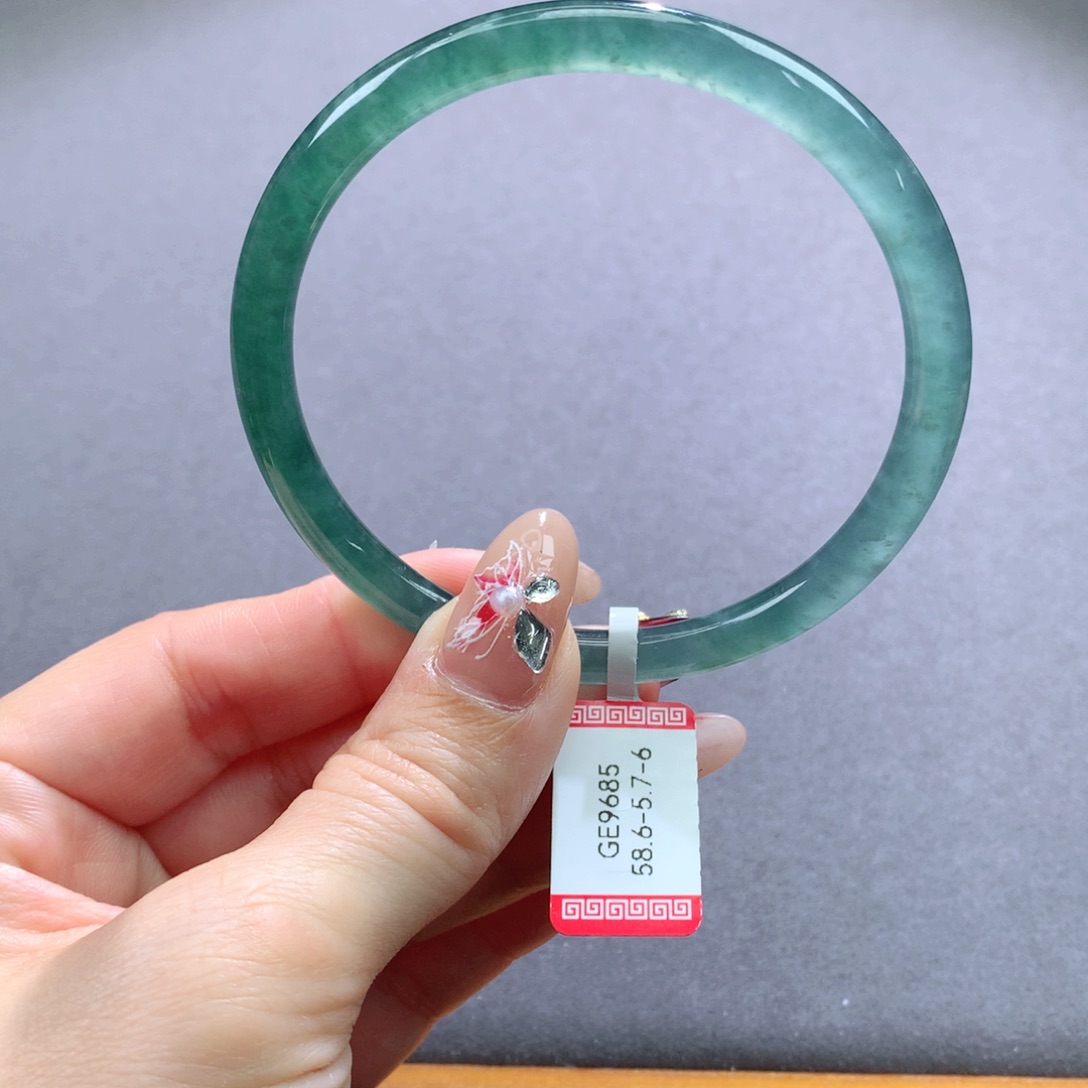 翡翠手镯未镶嵌天然翡翠手镯叮当镯