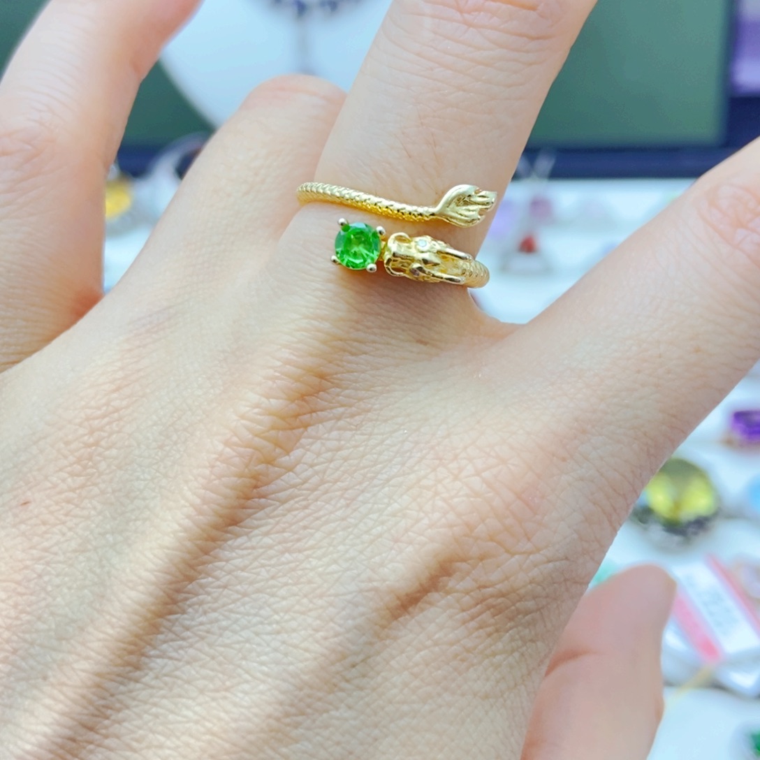 银S925镶嵌戒指石榴石（沙弗莱）