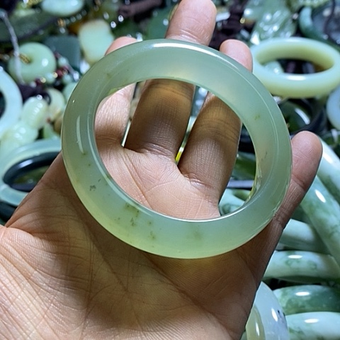 岫玉手镯未镶嵌52口径