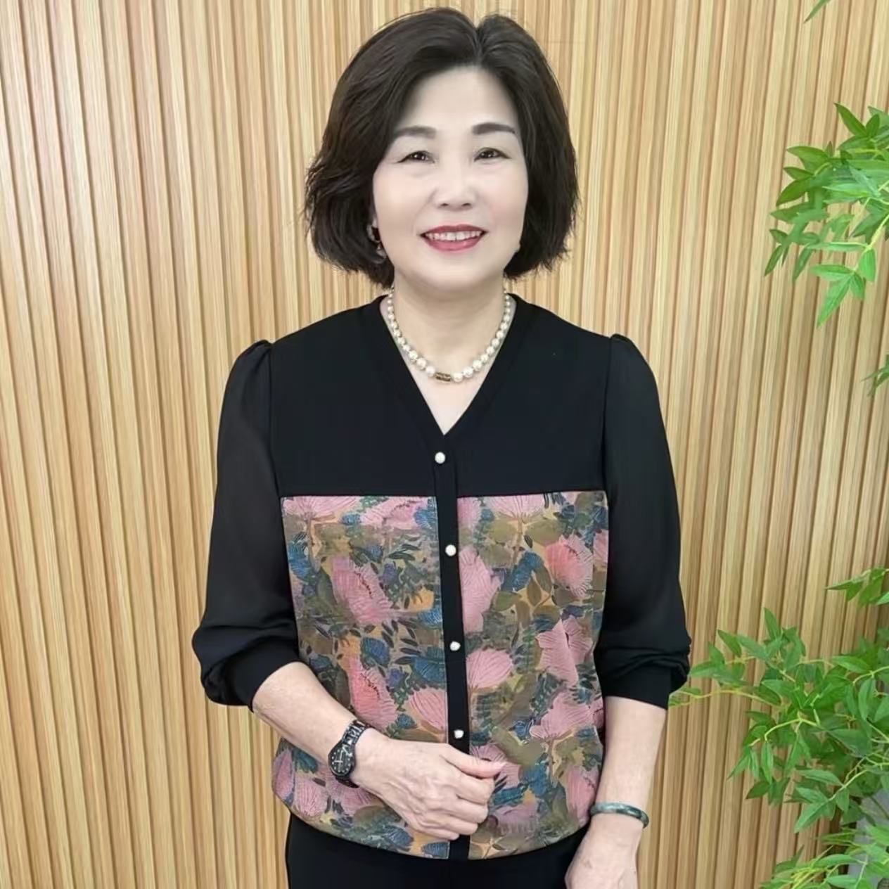 长袖常规时尚V领中老年女装夏季外套失序混搭风V9900