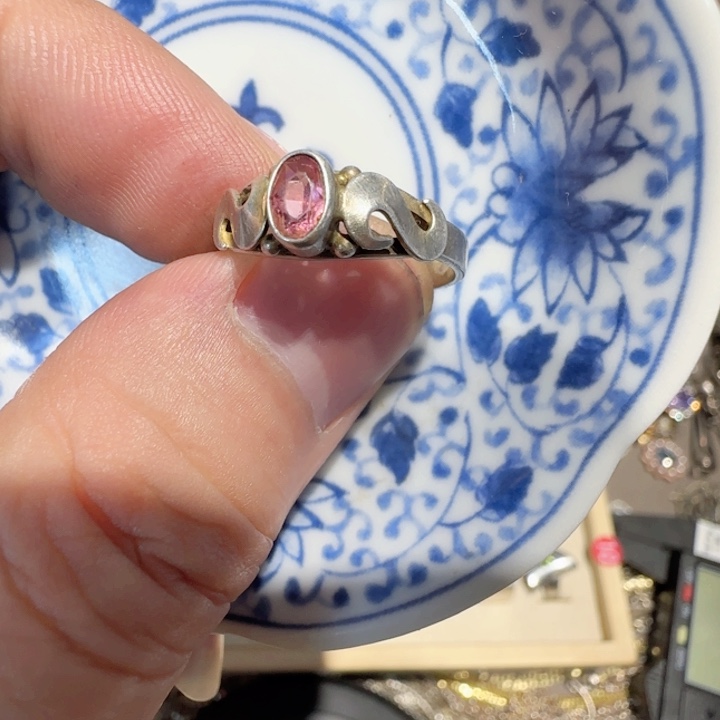 瓷片珠**润瓷器的制作工艺与