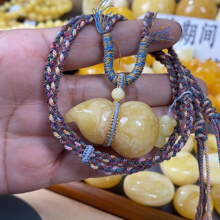 琥珀颈饰未镶嵌葫芦