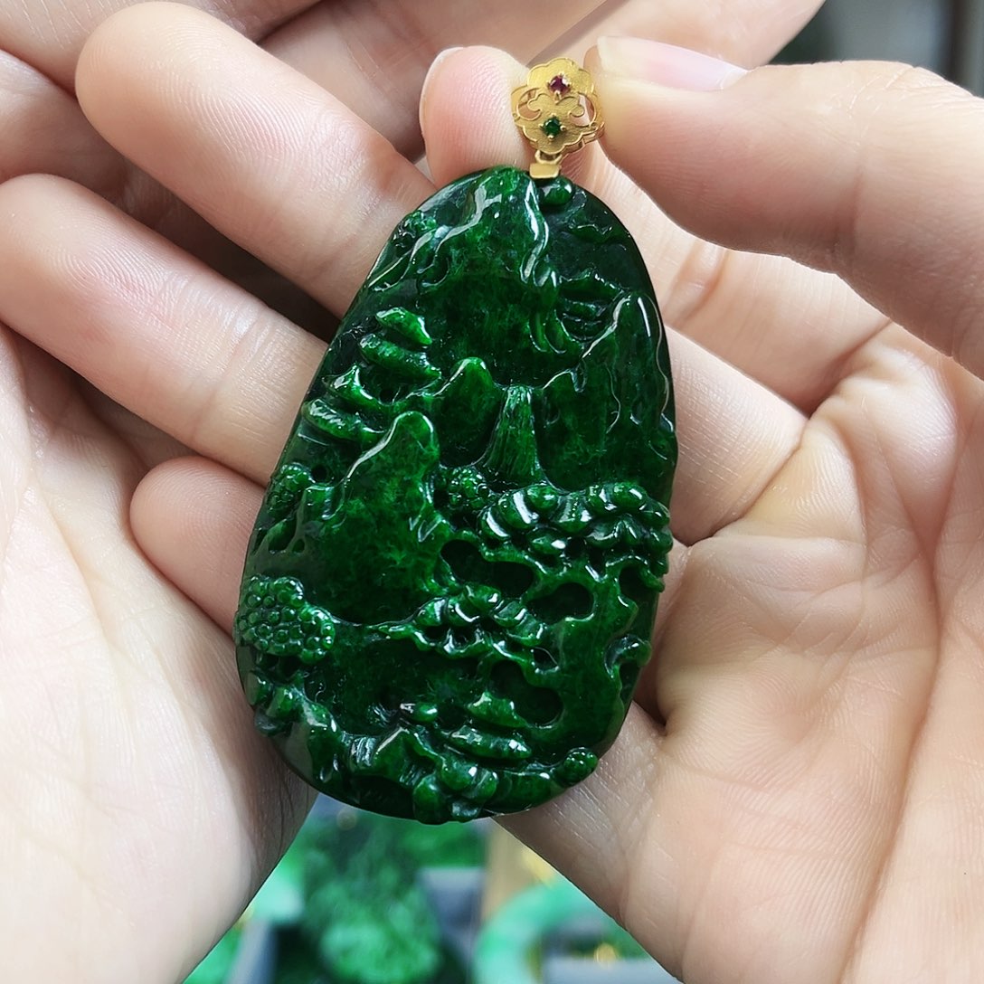 翡翠颈饰18K金镶嵌吊坠