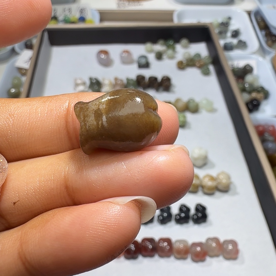 和田玉未镶嵌珠宝奇石