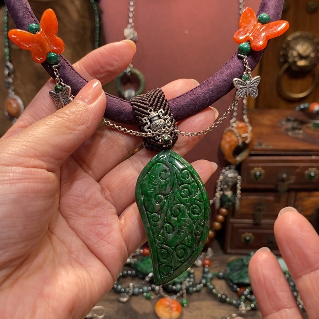 翡翠吊坠(赠链)未镶嵌