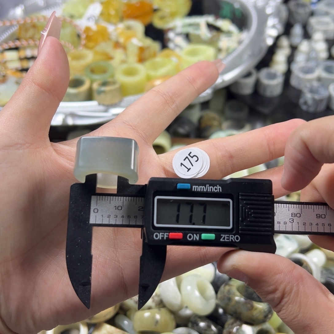 蛇纹石玉未镶嵌戒指