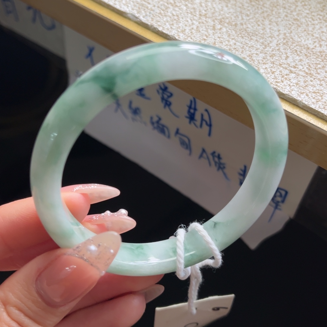 翡翠未镶嵌手镯手镯