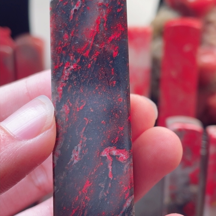 昌化鸡血石一**气牛角地