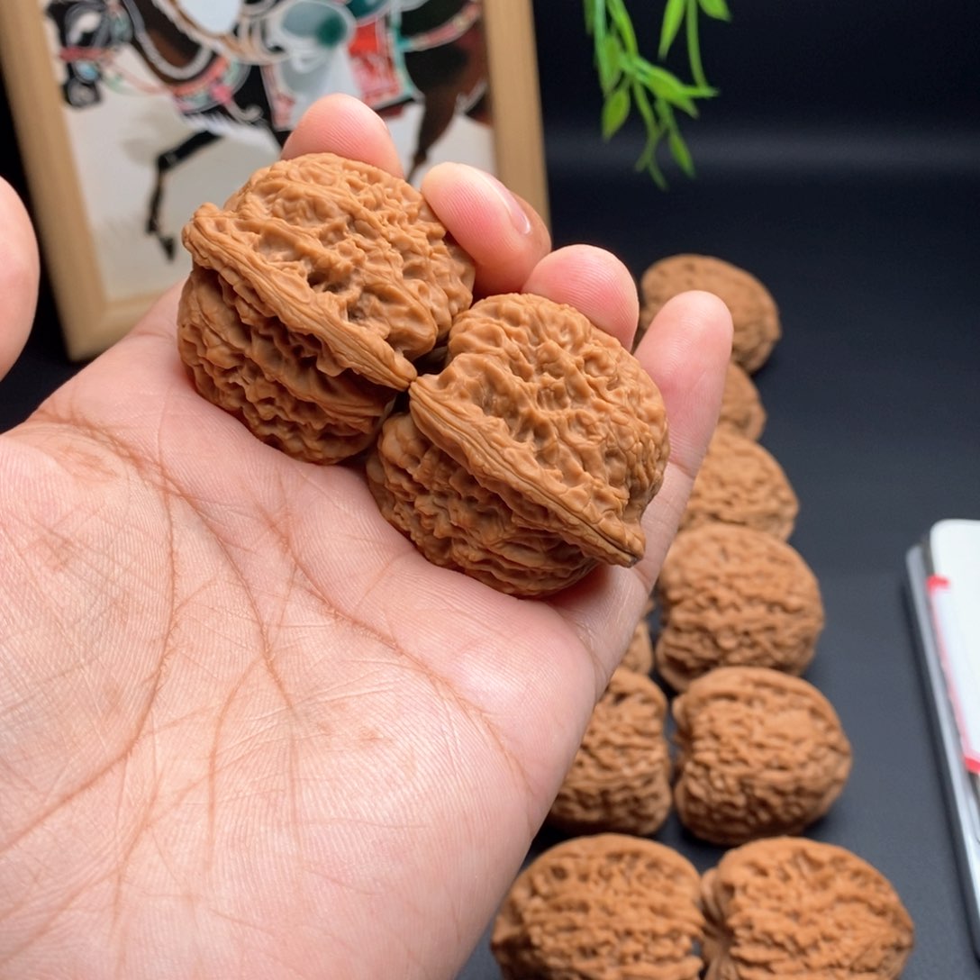 文玩核桃把件六*好运南将石文玩核桃