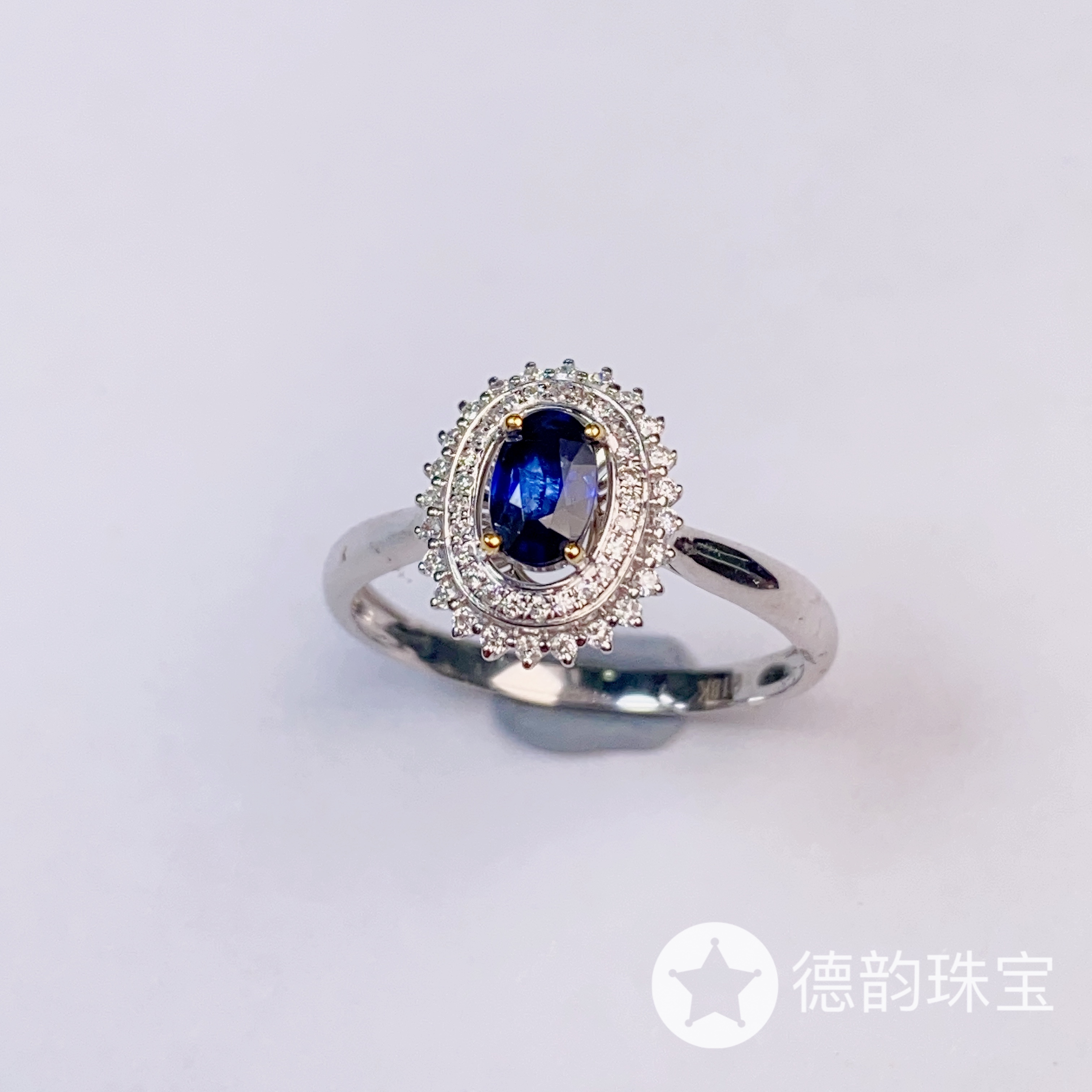 18K金镶嵌蓝宝石戒指