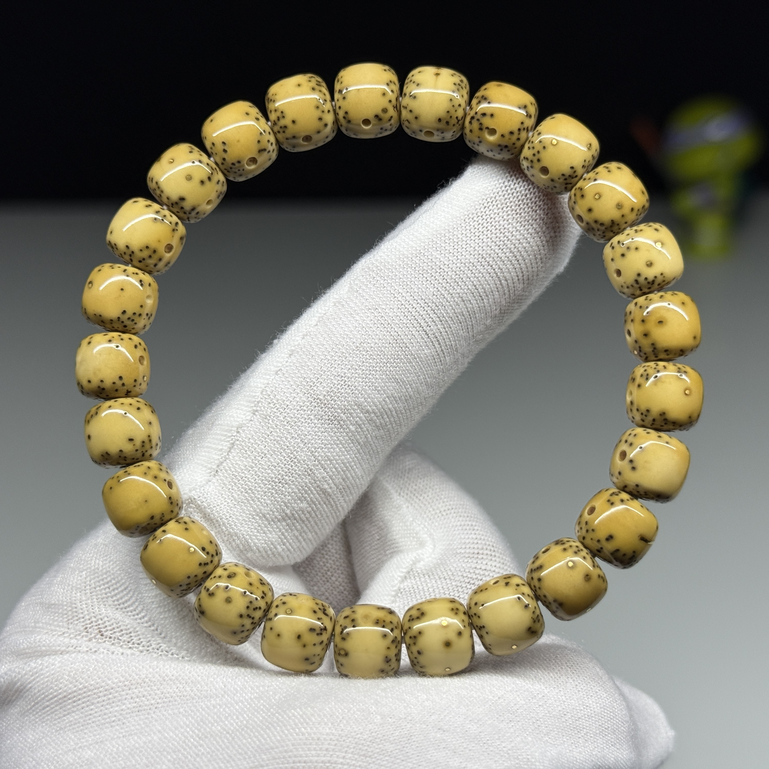 星月手串 9.2X8.2 通体大留白 80粒金星1条金线 同枝灰润料已打底