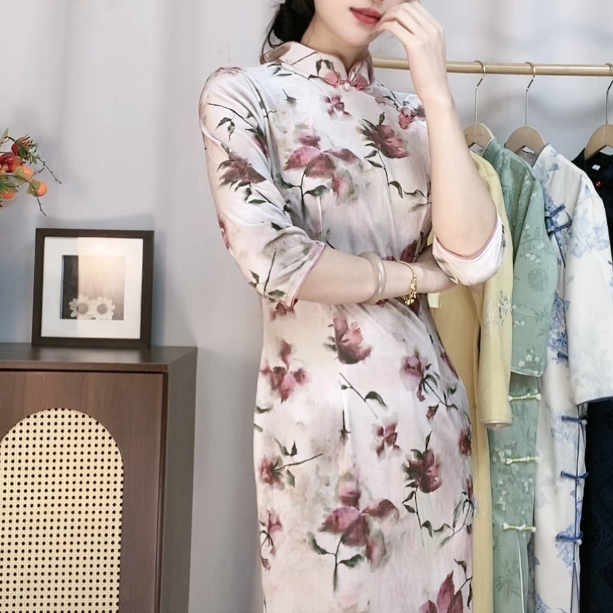 粉色玫瑰丝绒少女秋季温柔复古日常显瘦气质修身港风旗袍中国风