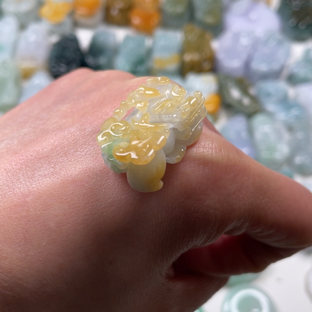 翡翠吊坠(赠链)未镶嵌