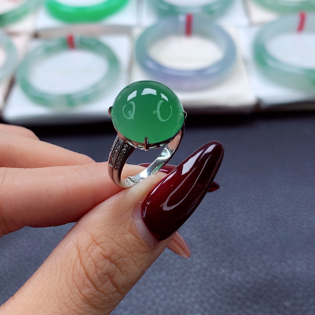 翡翠戒指18K金镶嵌冰绿大蛋面戒指 裸石14.5*8.0