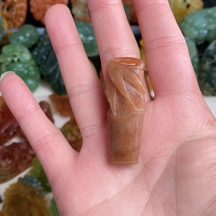 未镶嵌蛇纹石玉颈饰