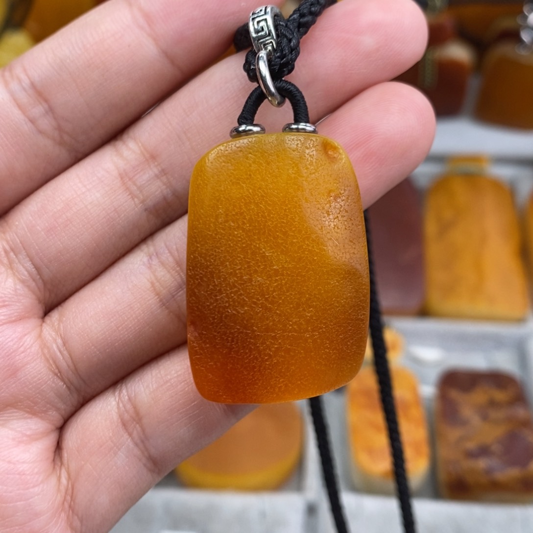琥珀吊坠(赠链)未镶嵌