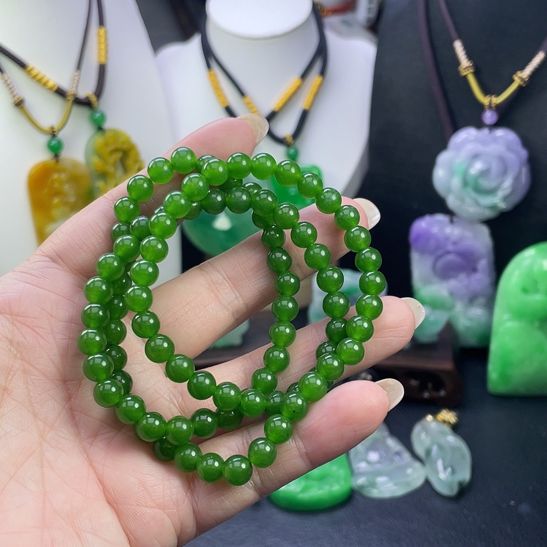 翡翠未镶嵌吊坠(赠链)