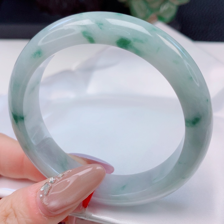 翡翠未镶嵌手镯52圈