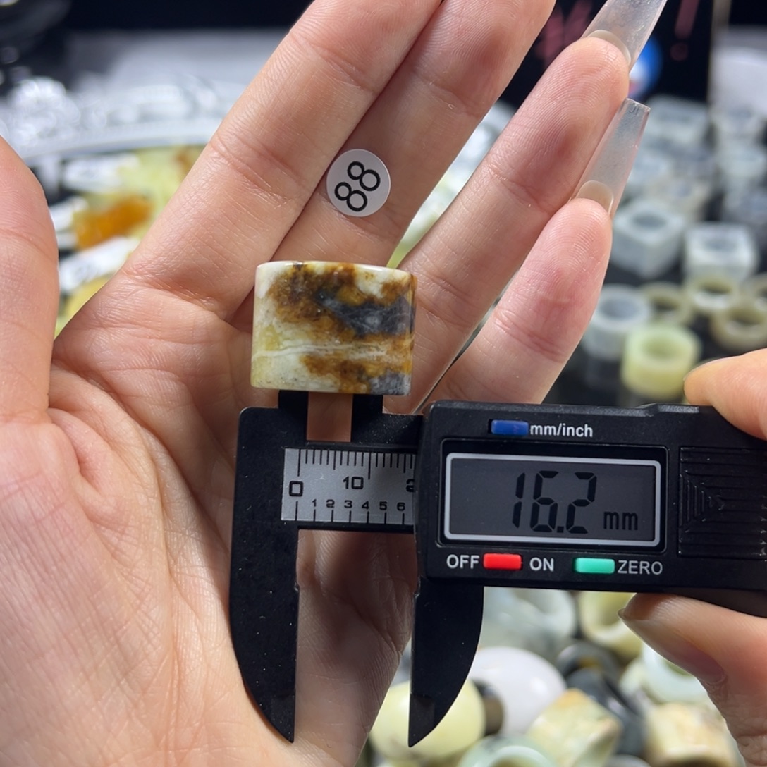 蛇纹石玉未镶嵌戒指