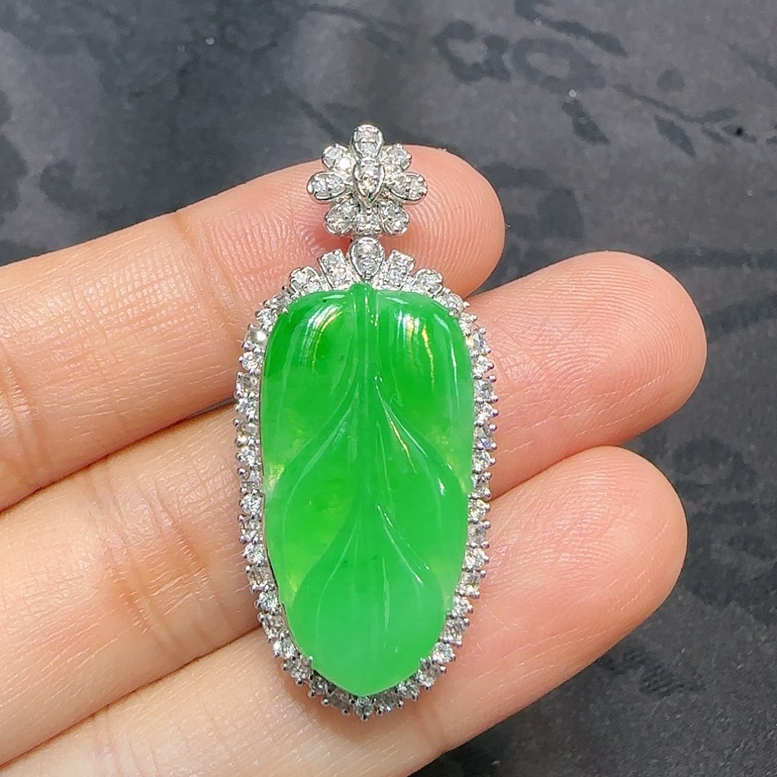 翡翠吊坠(不含链)18K金镶嵌