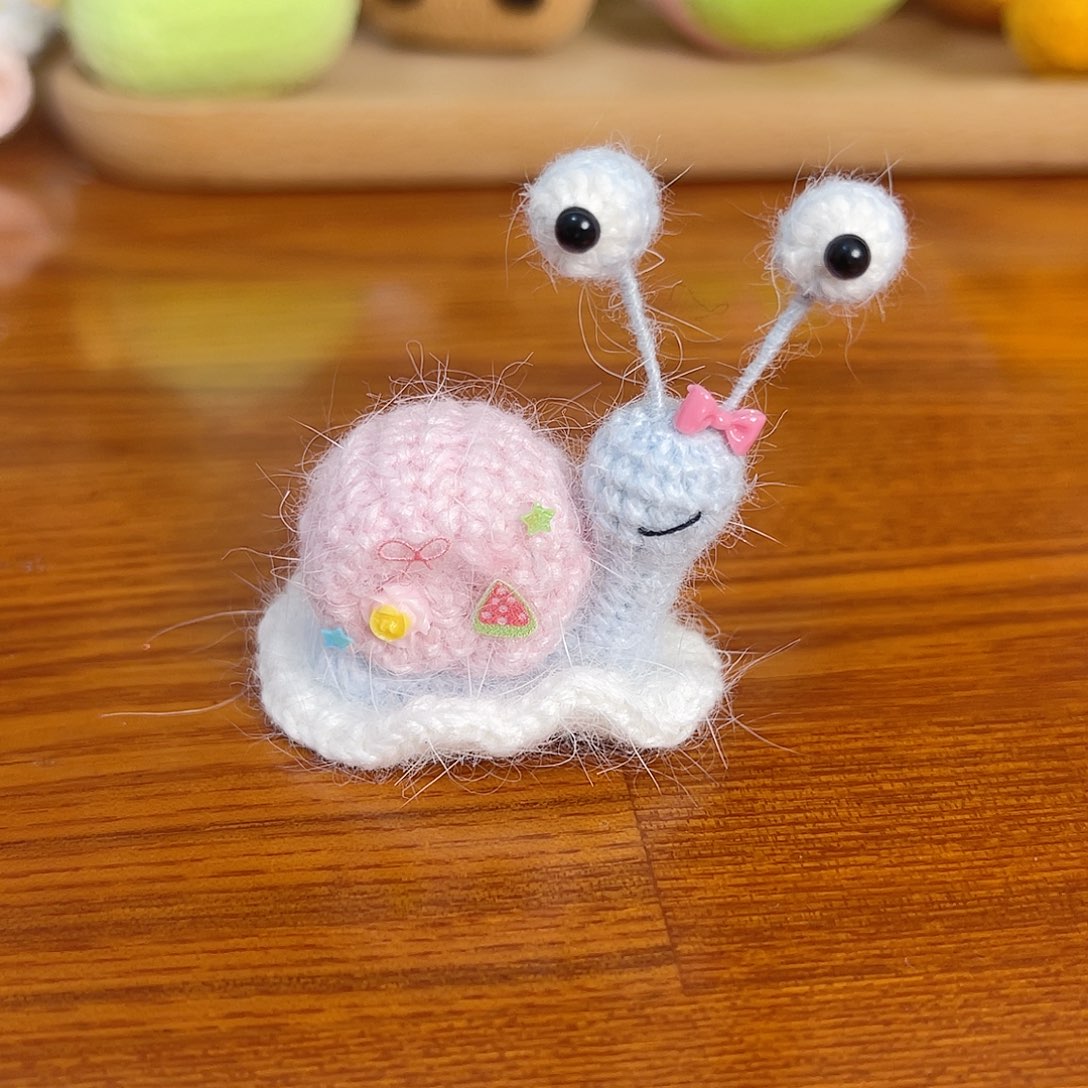 小蜗牛摆件一个羊绒线
