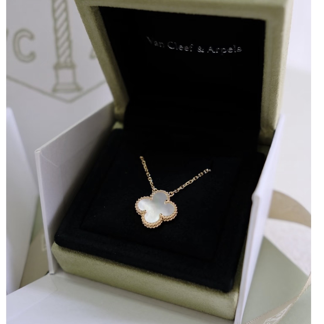 99新 梵克雅宝 蔚蓝/18K白贝母中号四叶草 项链