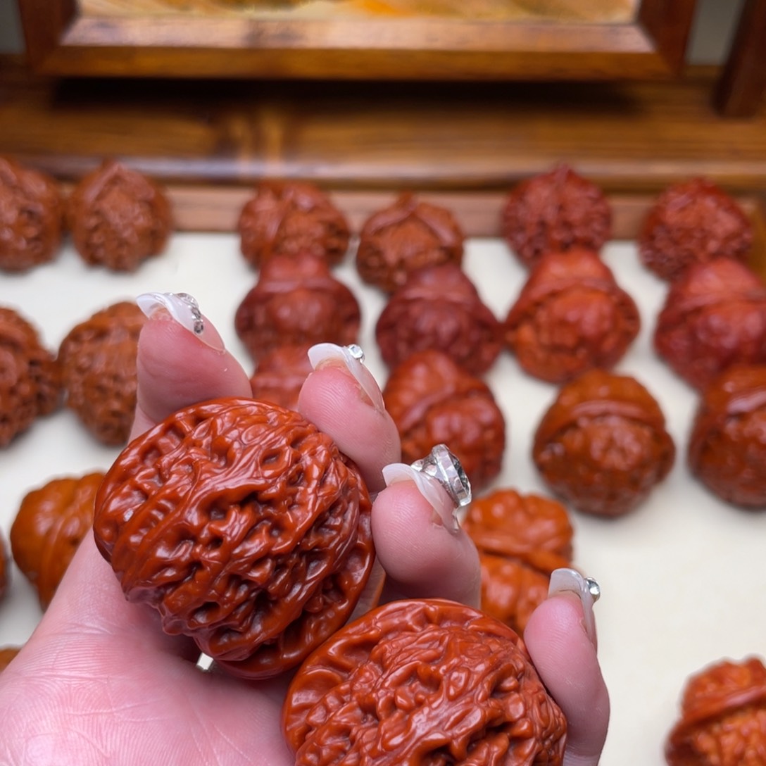 文玩核桃把件白狮子 38