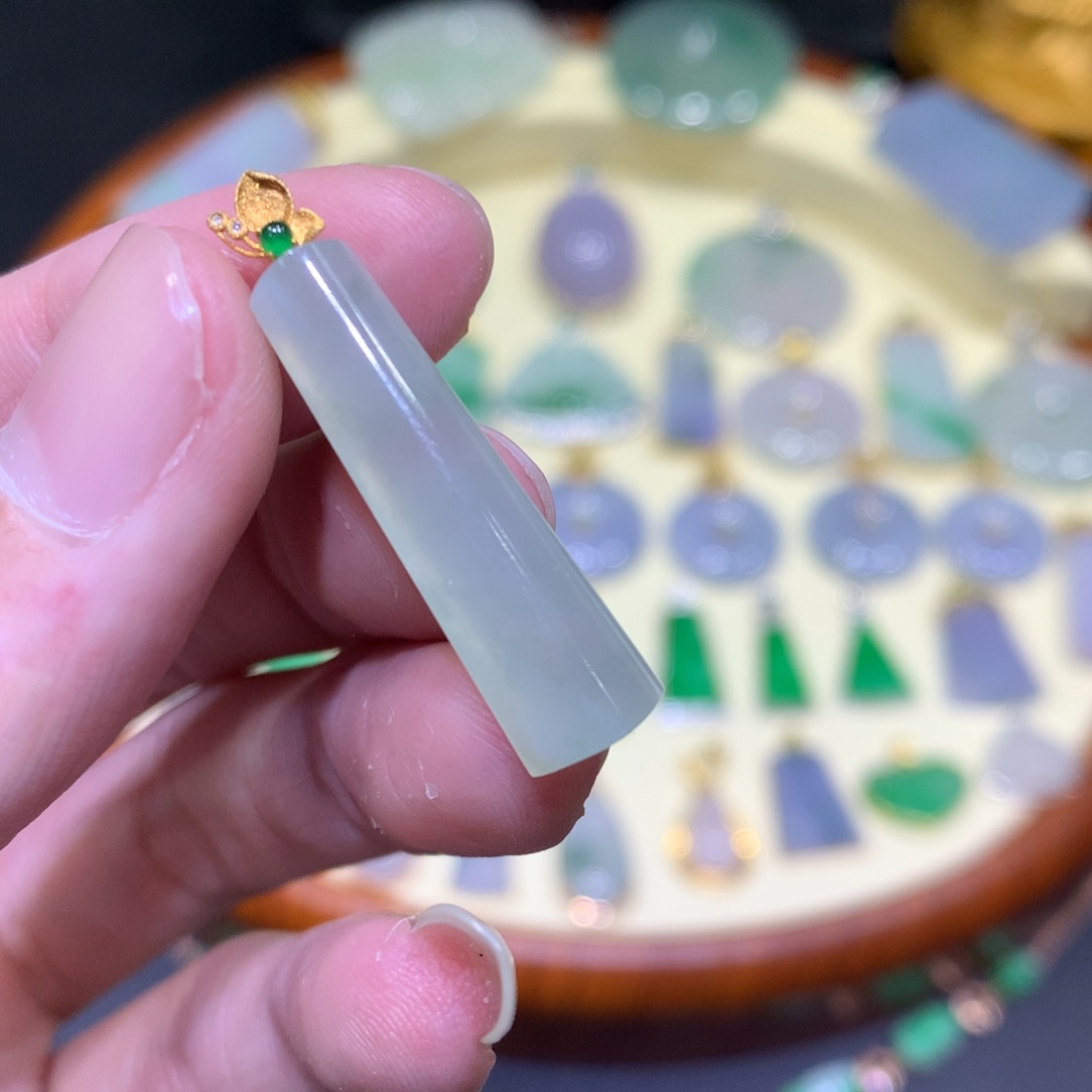 翡翠吊坠(不含链)18K金镶嵌