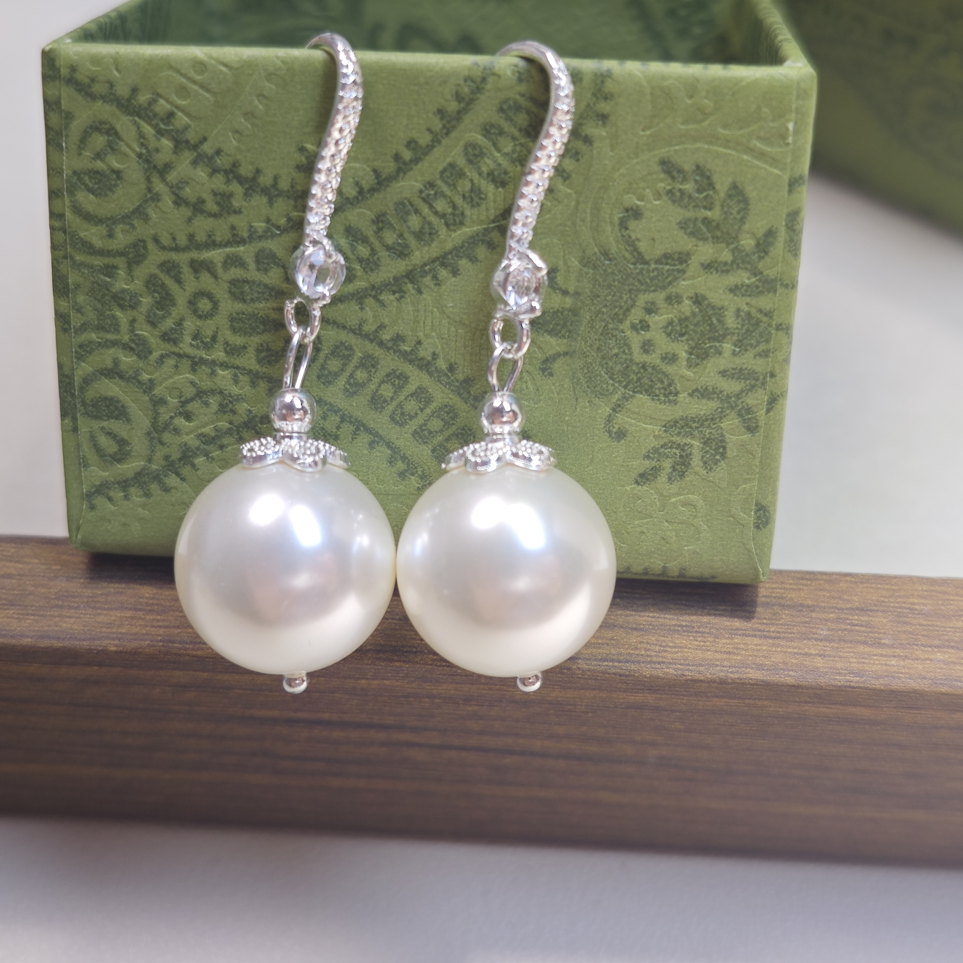 【店铺热销】淡水贝珠珍珠耳钩女款小众显气质高档百搭兔耳款耳饰