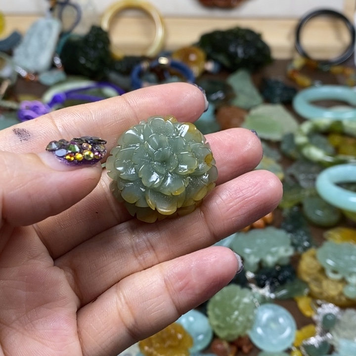 蛇纹石玉吊坠未镶嵌安*?