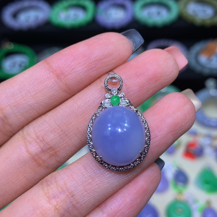 三***多翡翠18K金镶嵌颈饰翡翠