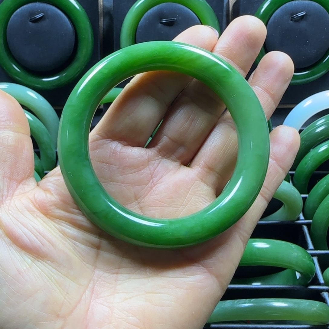 和田玉未镶嵌手镯