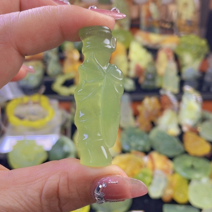 蛇纹石玉颈饰合金