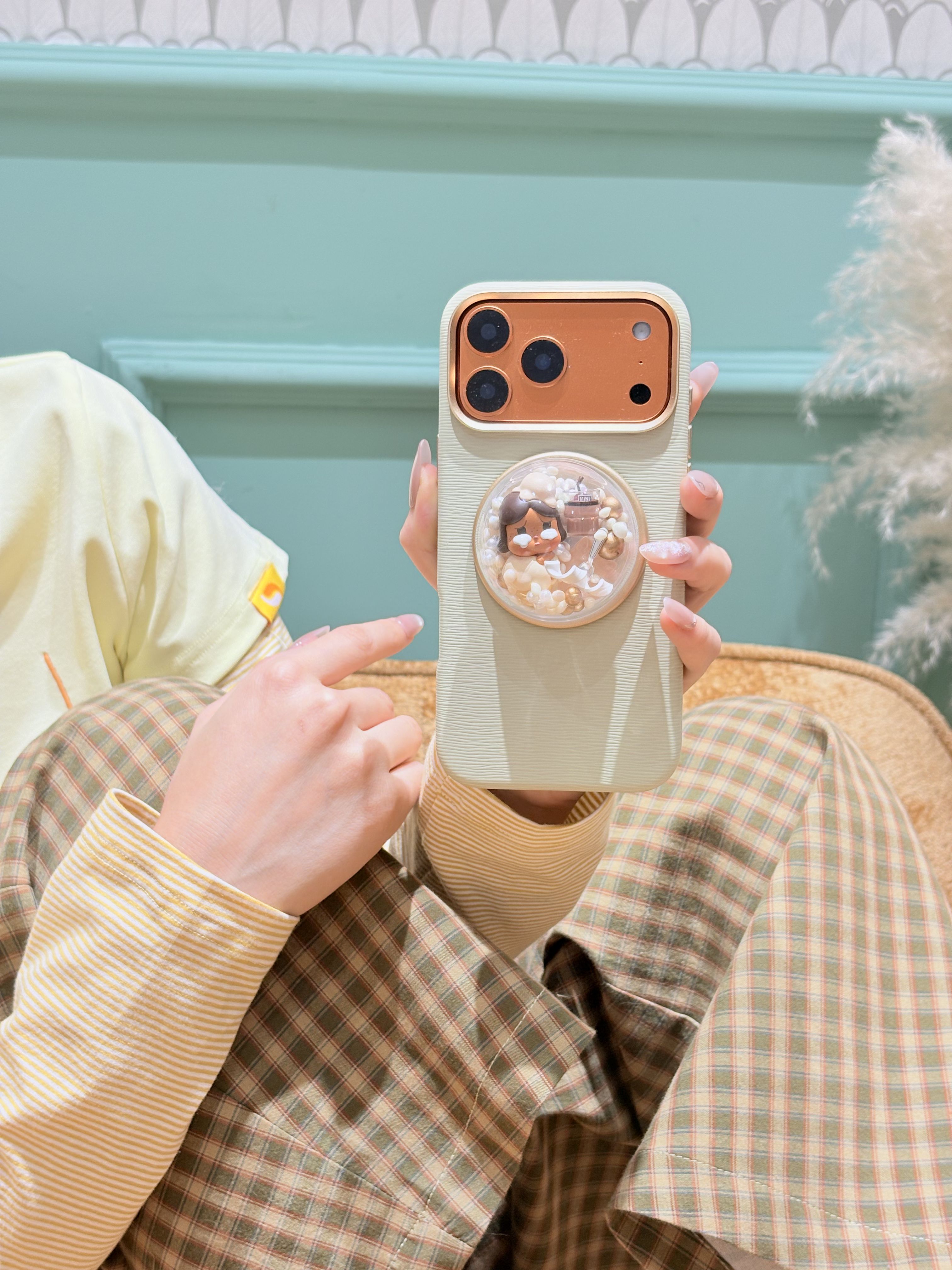 哭娃crybaby冰激凌可爱风iPhone16/17挂链磁吸支架壳