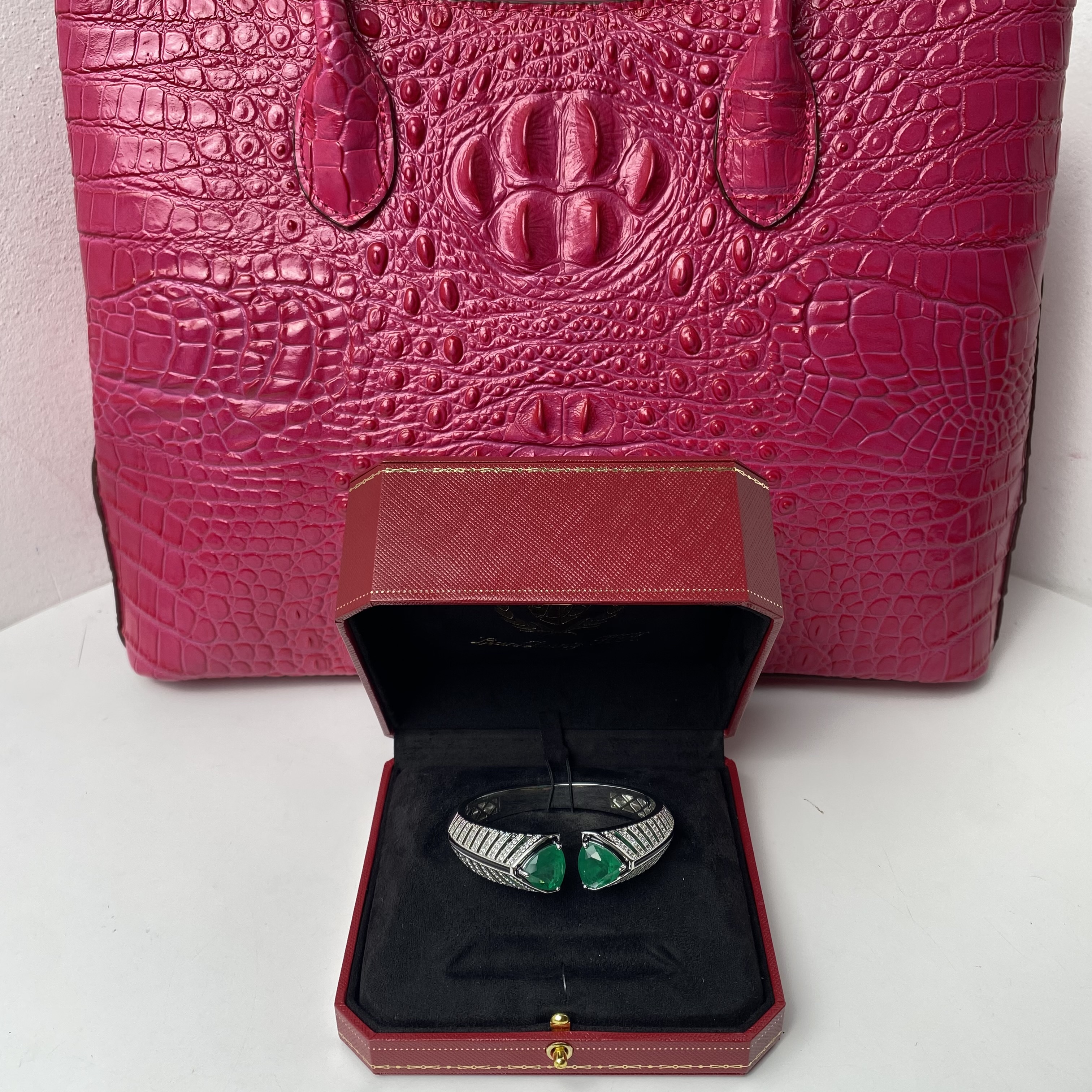 3329绿手镯--高贵女王绿-精工绿手镯赠礼盒