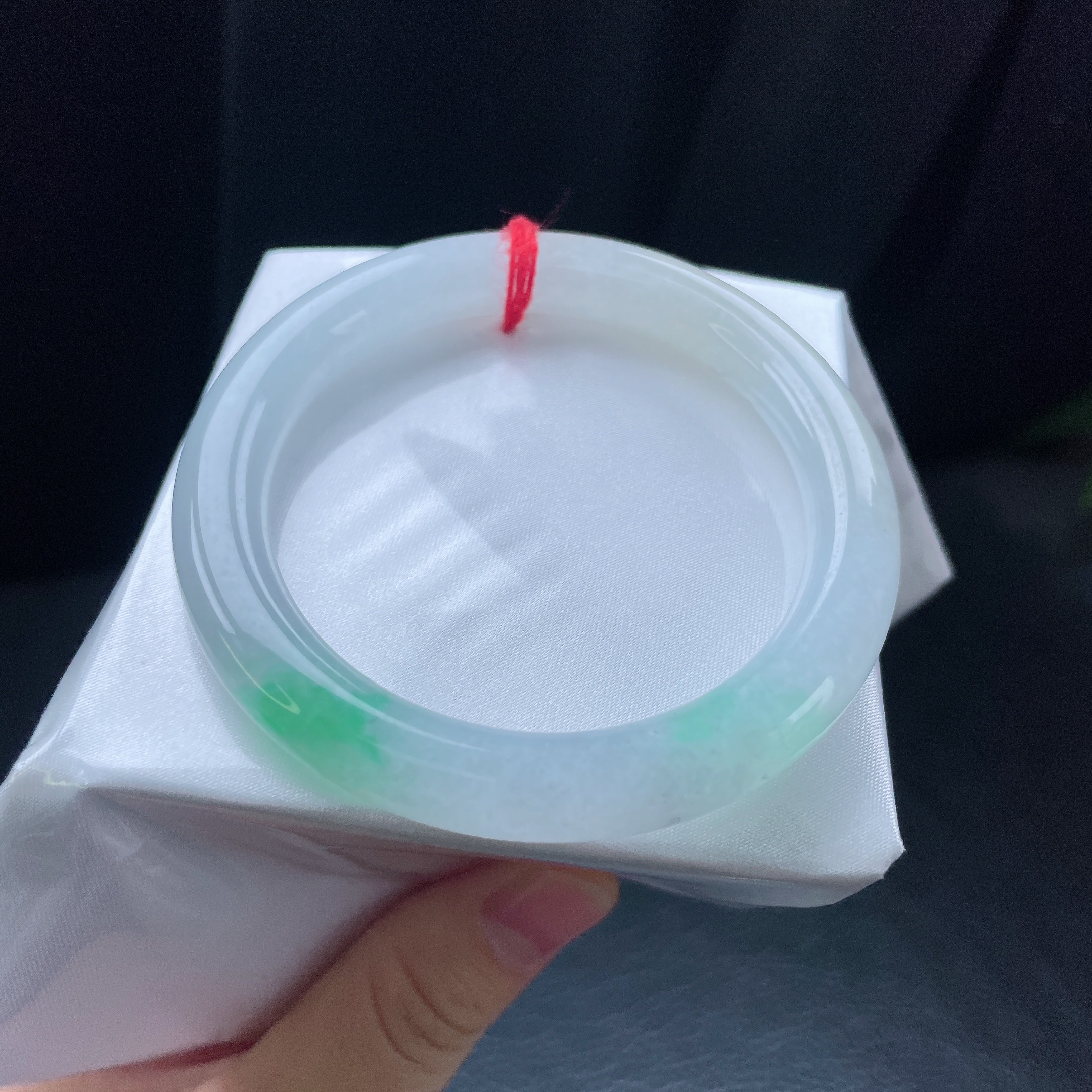 55圈冰糯阳绿飘黄翡圆条手镯