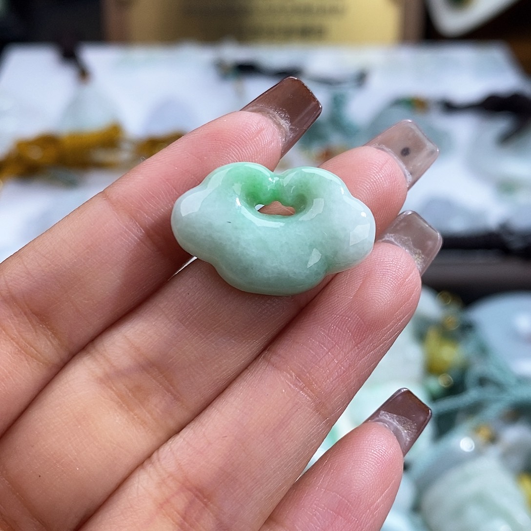 翡翠未镶嵌颈饰7574
