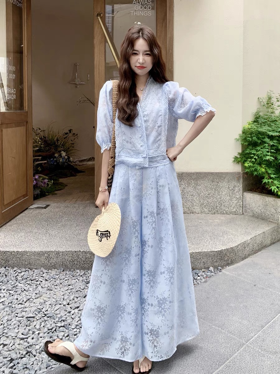 精致蕾丝拼接贵气感套装女2025夏季复古洋气阔腿裙裤两件套