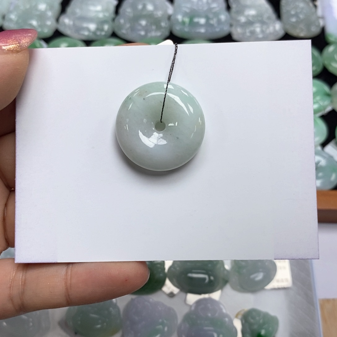 翡翠颈饰未镶嵌平安扣