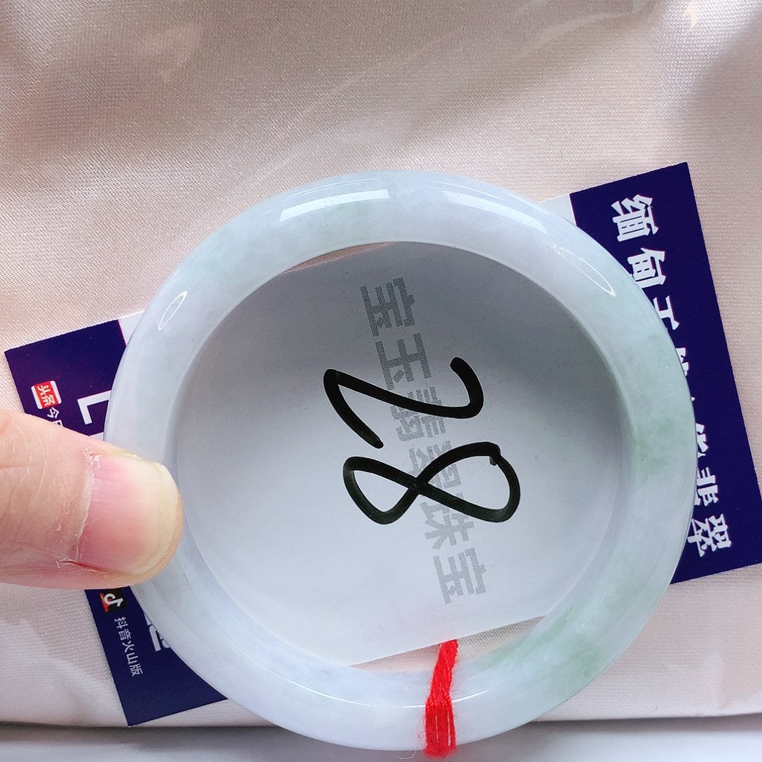 翡翠手镯未镶嵌58圈口