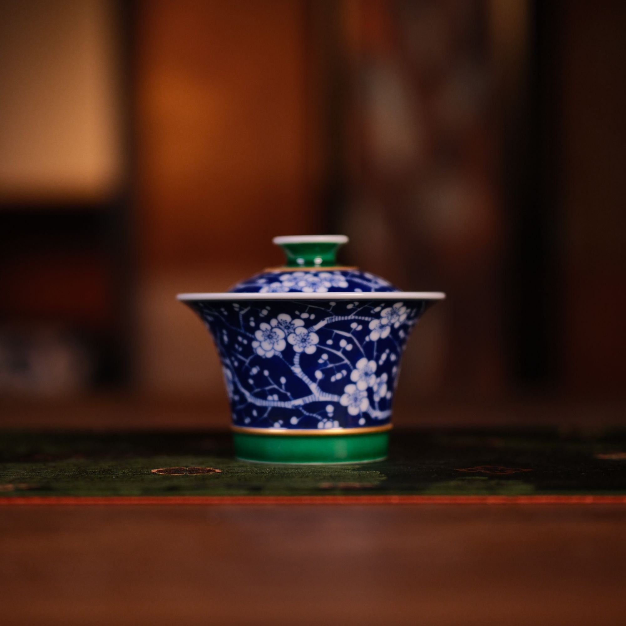 《瓷唐里》描金冰梅马蹄盖碗