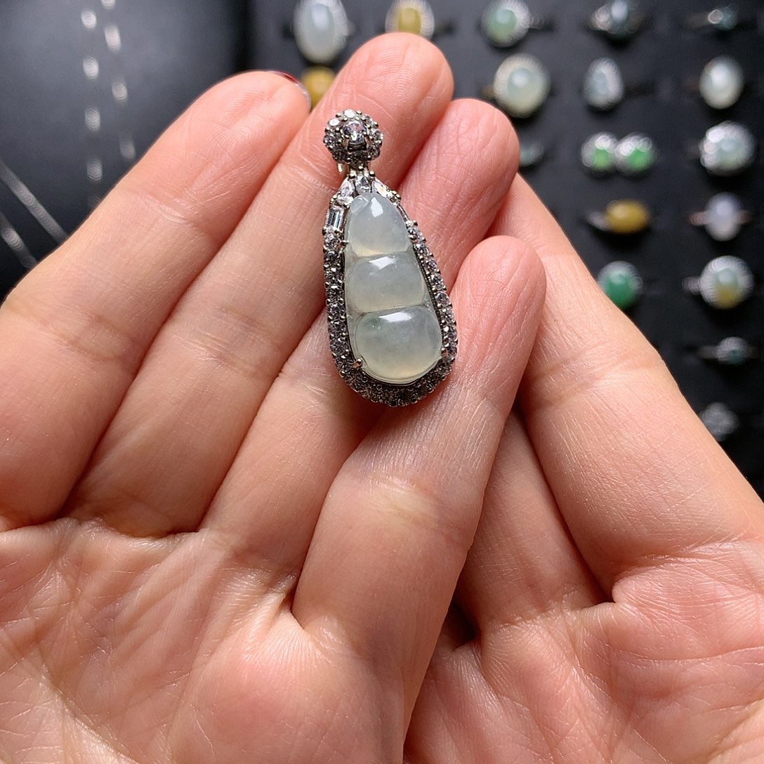 翡翠颈饰银S925镶嵌111111