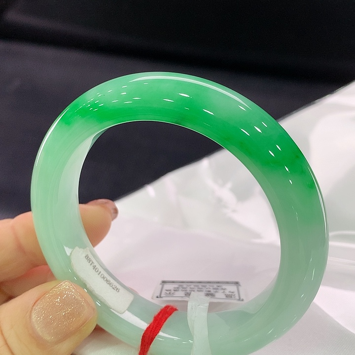 翡翠手镯未镶嵌正圈52