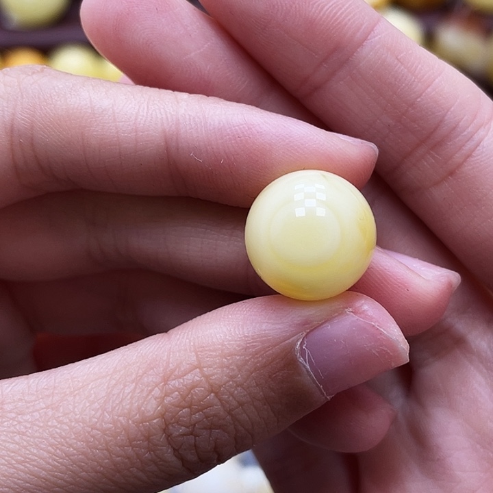 琥珀未镶嵌裸石14.5mm瑕