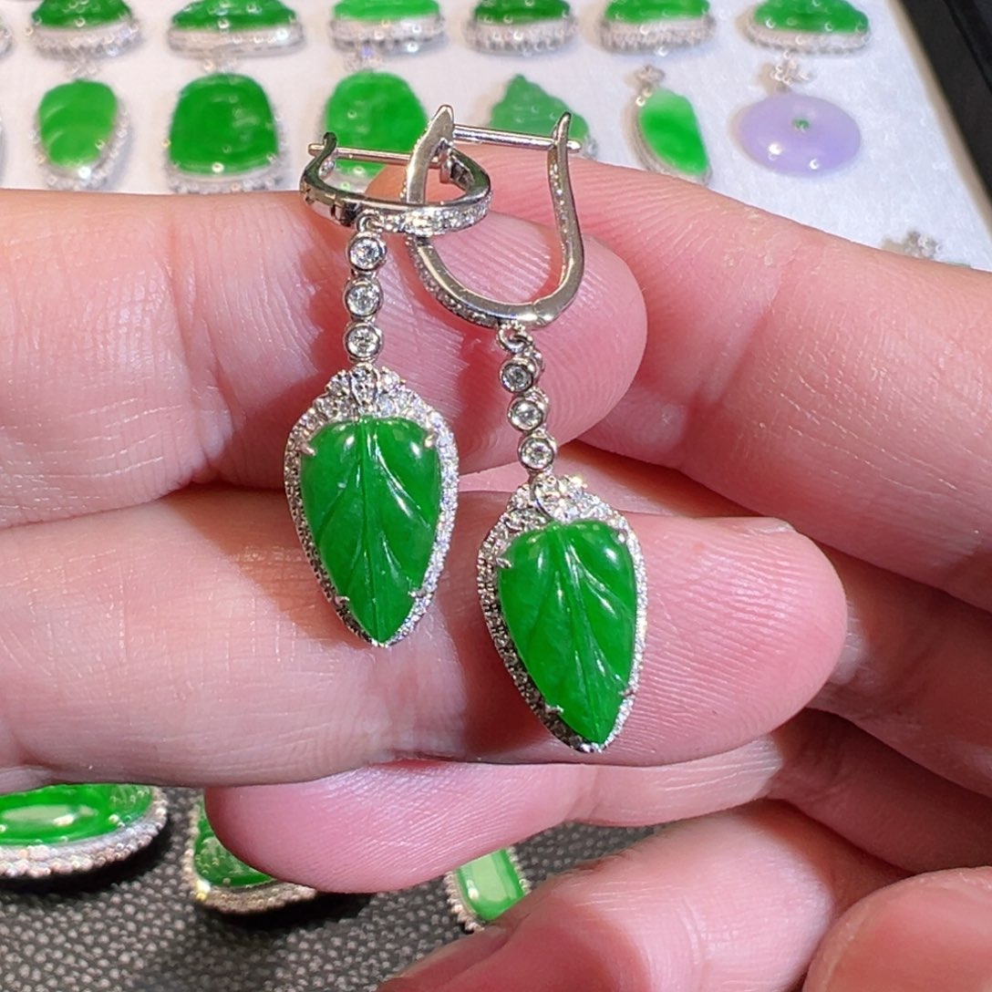 【闪购商品】翡翠吊坠(不含链)18K金镶嵌