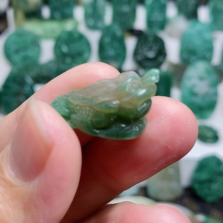 未镶嵌独山玉颈饰